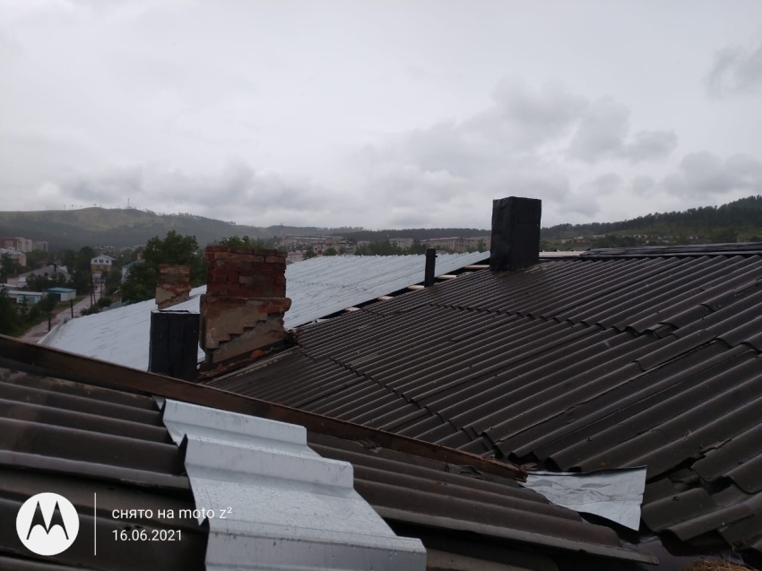 Завершаются работы на крышах, пострадавших в результате весеннего урагана в Забайкалье